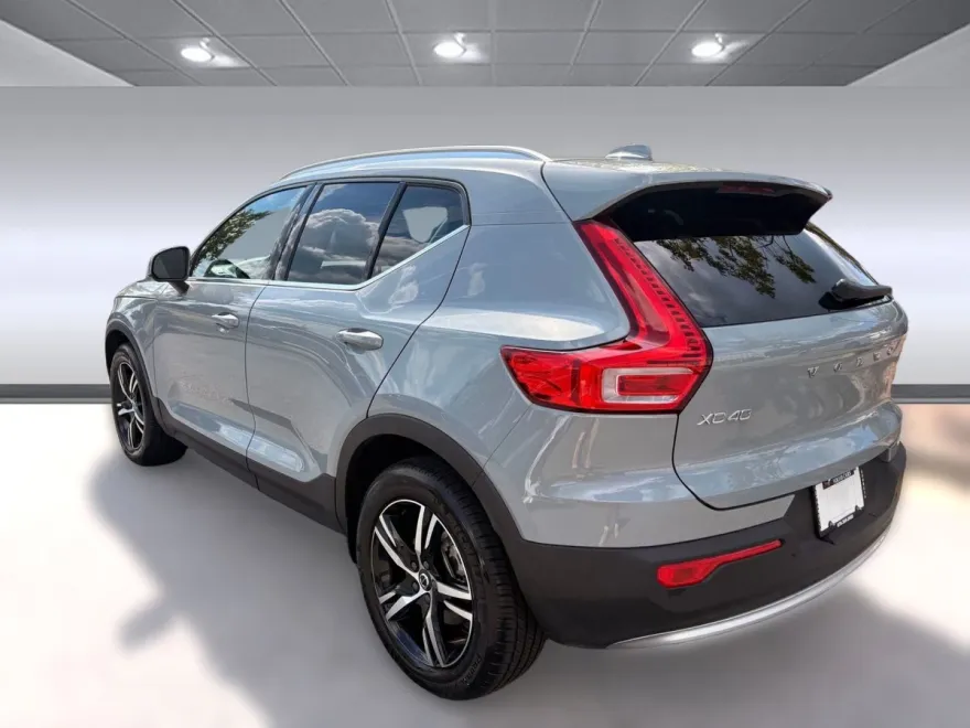 2025 Volvo XC40 AWD Core photo 1