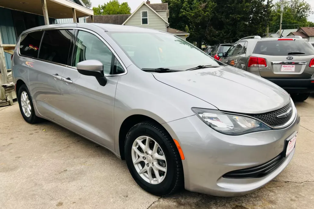 2018 Chrysler Pacifica Touring photo 1