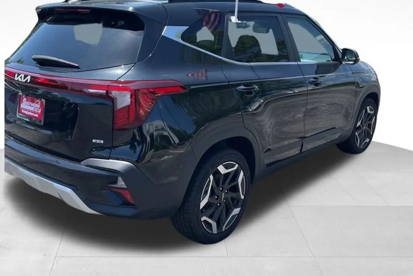 2024 Kia Seltos SX photo 1