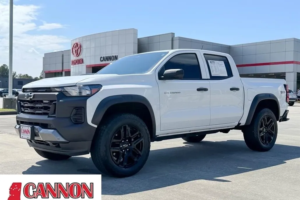 2023 Chevrolet Colorado Trail Boss photo 1