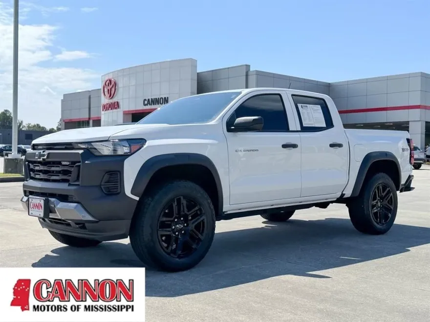 2023 Chevrolet Colorado Trail Boss photo 1