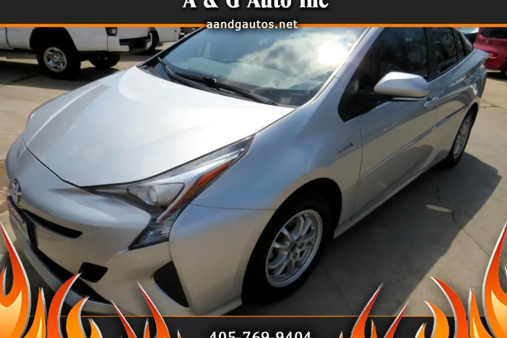 2016 Toyota Prius Two photo 1