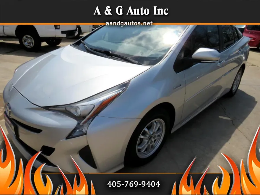 2016 Toyota Prius Two photo 1