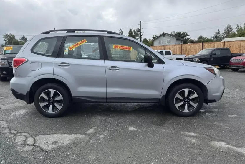 2017 Subaru Forester 2.5i photo 1