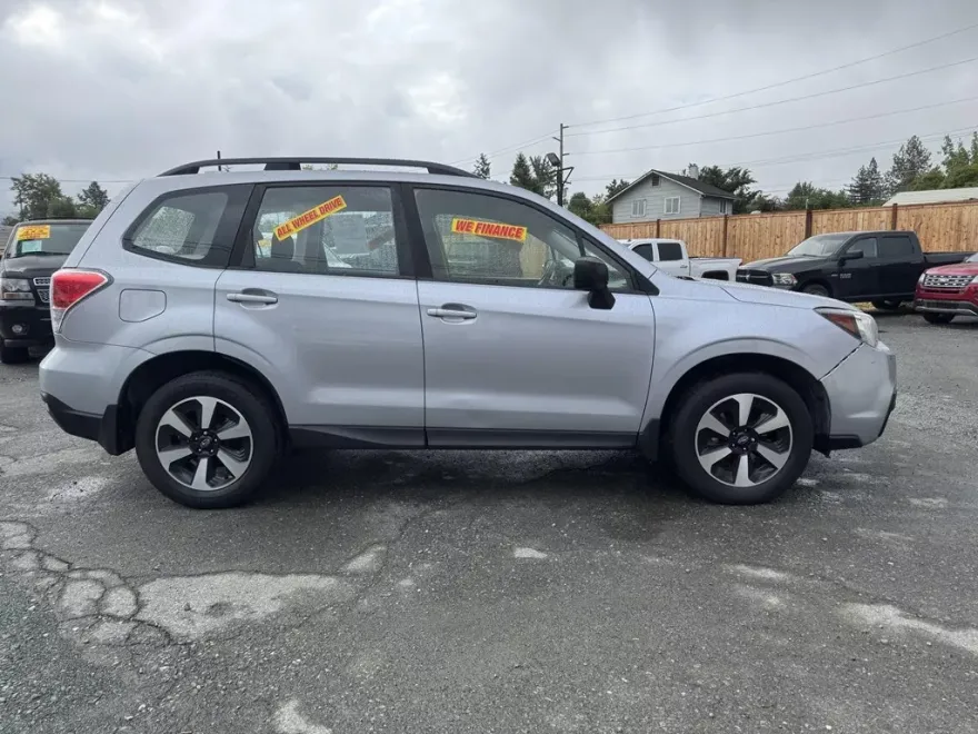 2017 Subaru Forester 2.5i photo 1