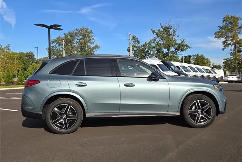 2026 Mercedes Benz GLC 300 4MATIC photo 1