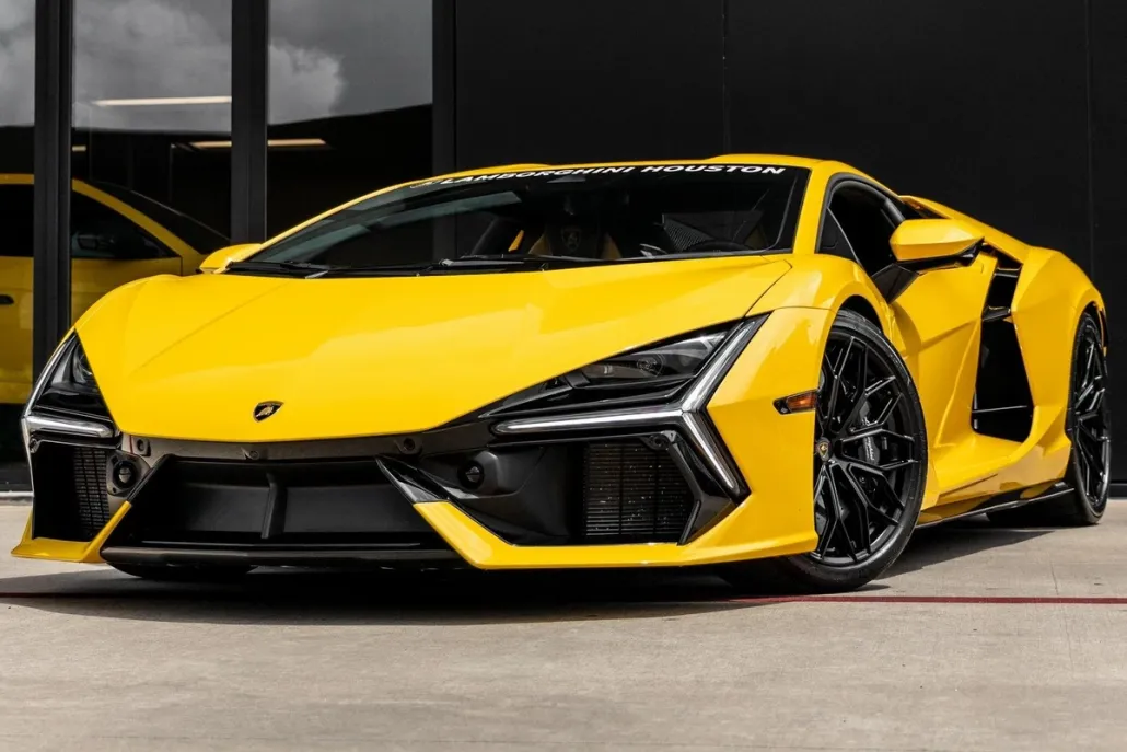 2024 Lamborghini Revuelto photo 1