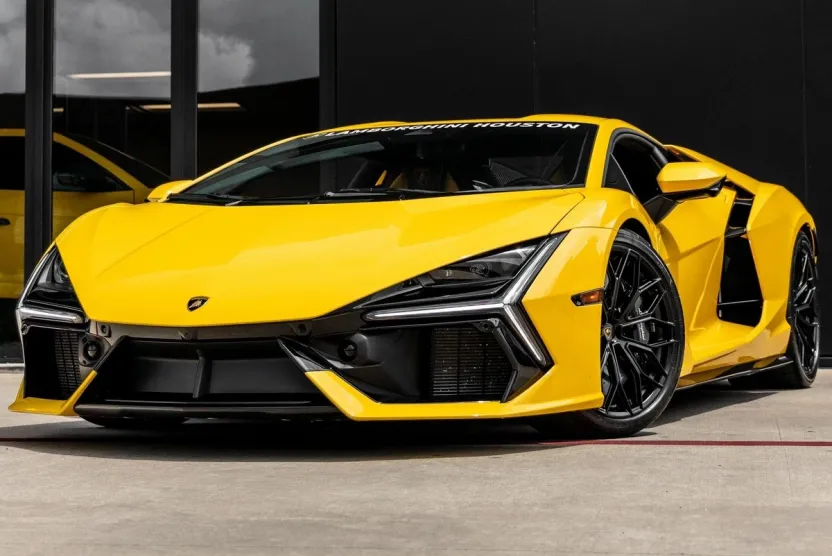 2024 Lamborghini Revuelto photo 1