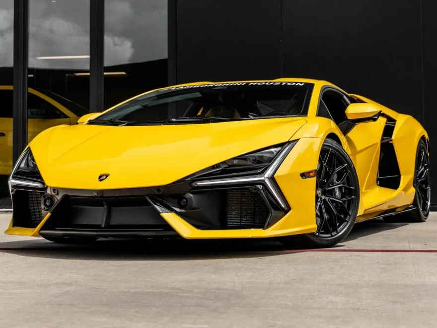 2024 Lamborghini Revuelto photo 1