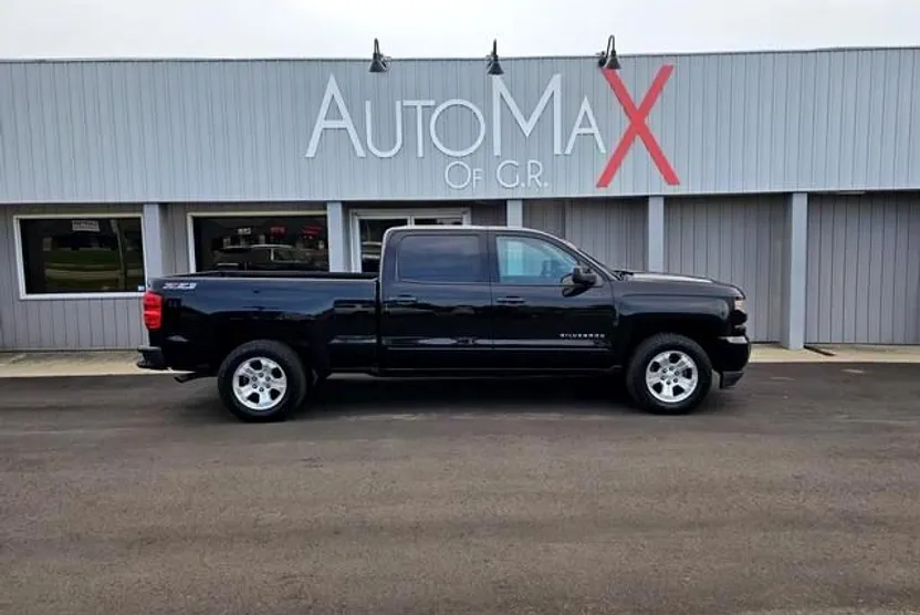 2017 Chevrolet Silverado 1500 LT2 photo 1