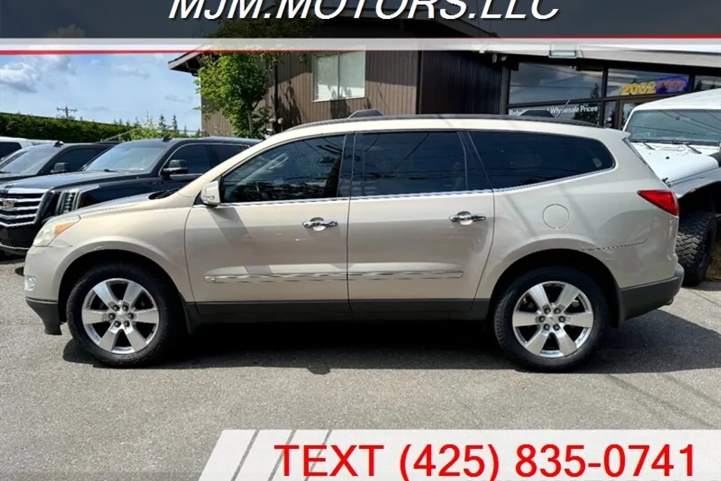 2010 Chevrolet Traverse LTZ photo 1
