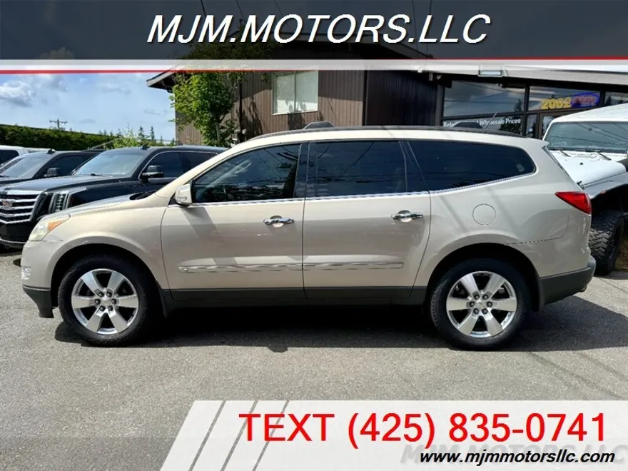 2010 Chevrolet Traverse LTZ photo 1