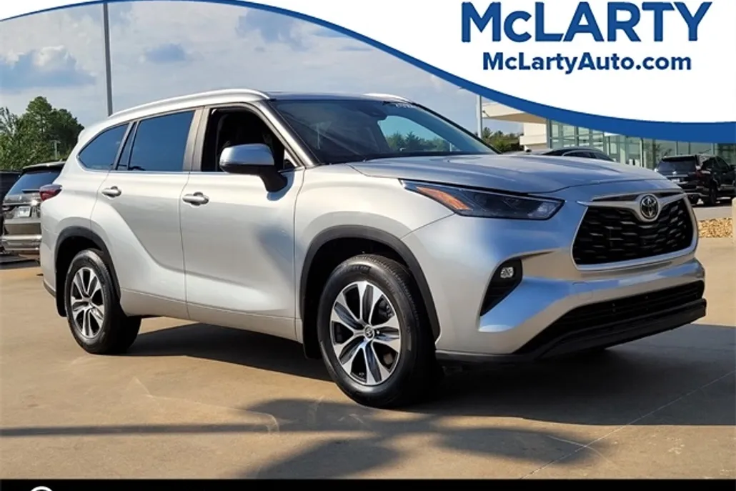 2024 Toyota Highlander XLE photo 1