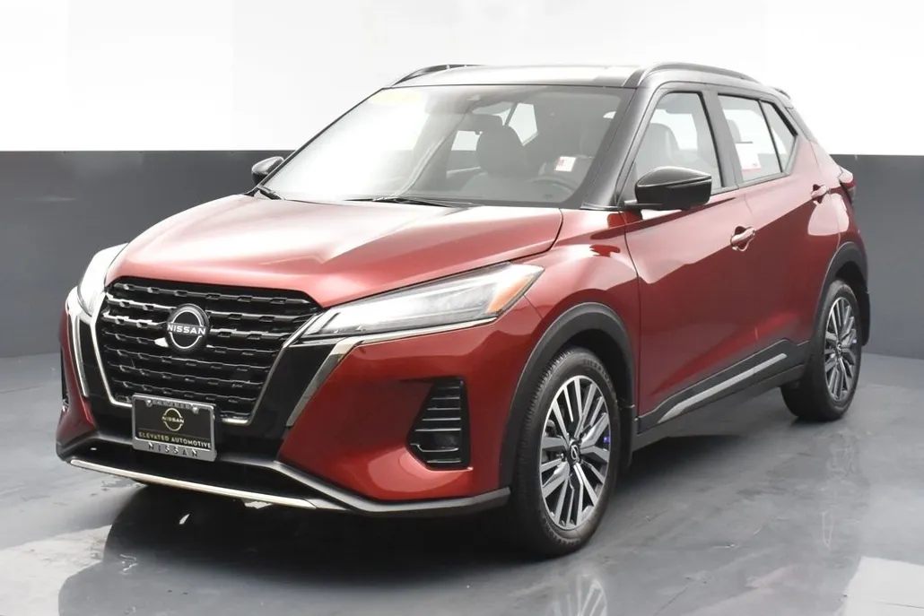 2024 Nissan Kicks SR photo 1