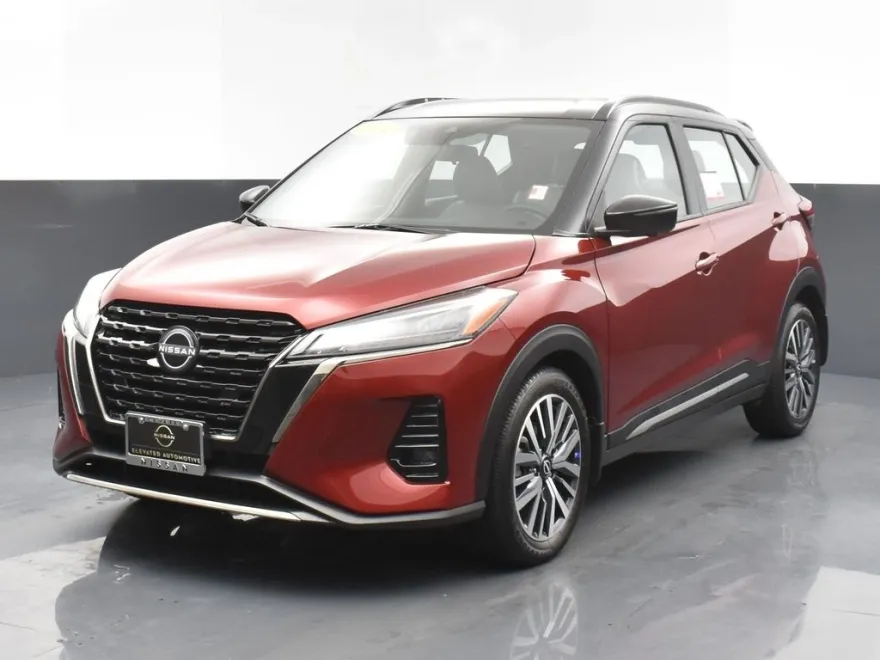2024 Nissan Kicks SR photo 1