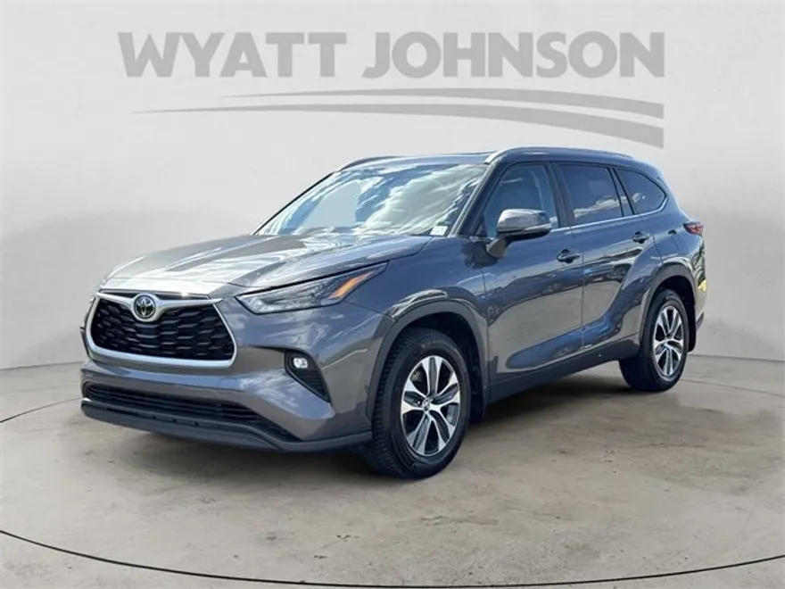 2023 Toyota Highlander XLE photo 1