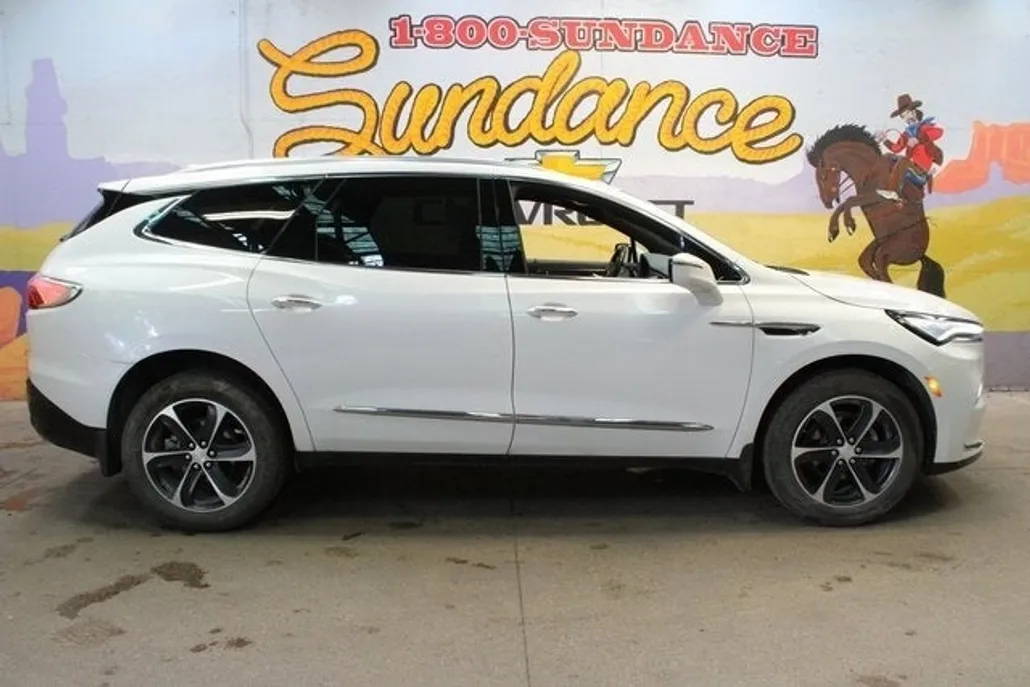 2022 Buick Enclave Essence photo 1
