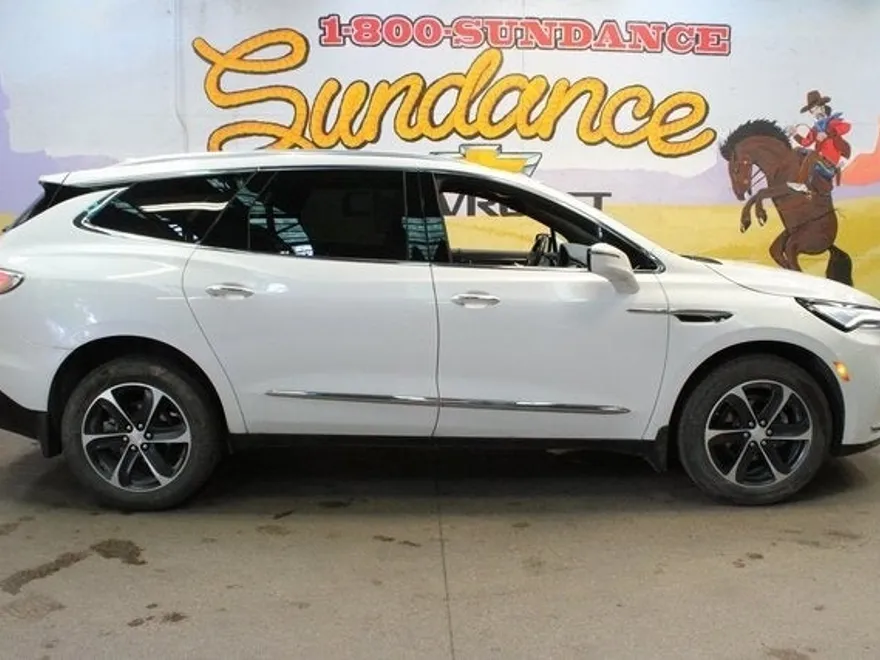 2022 Buick Enclave Essence photo 1