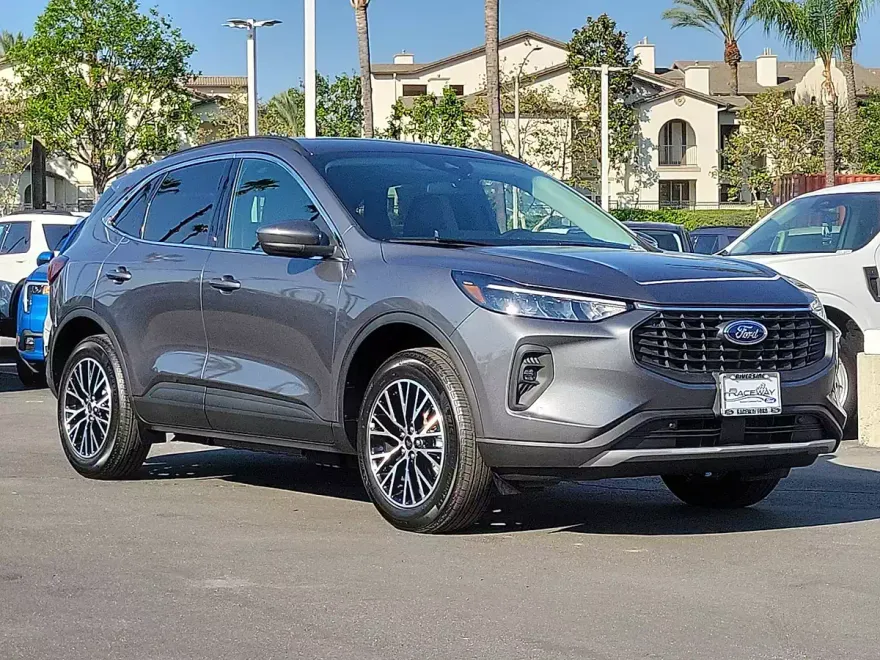 2025 Ford Escape photo 1