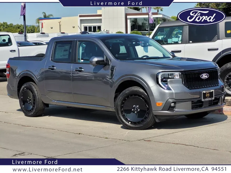 2025 Ford Maverick photo 1