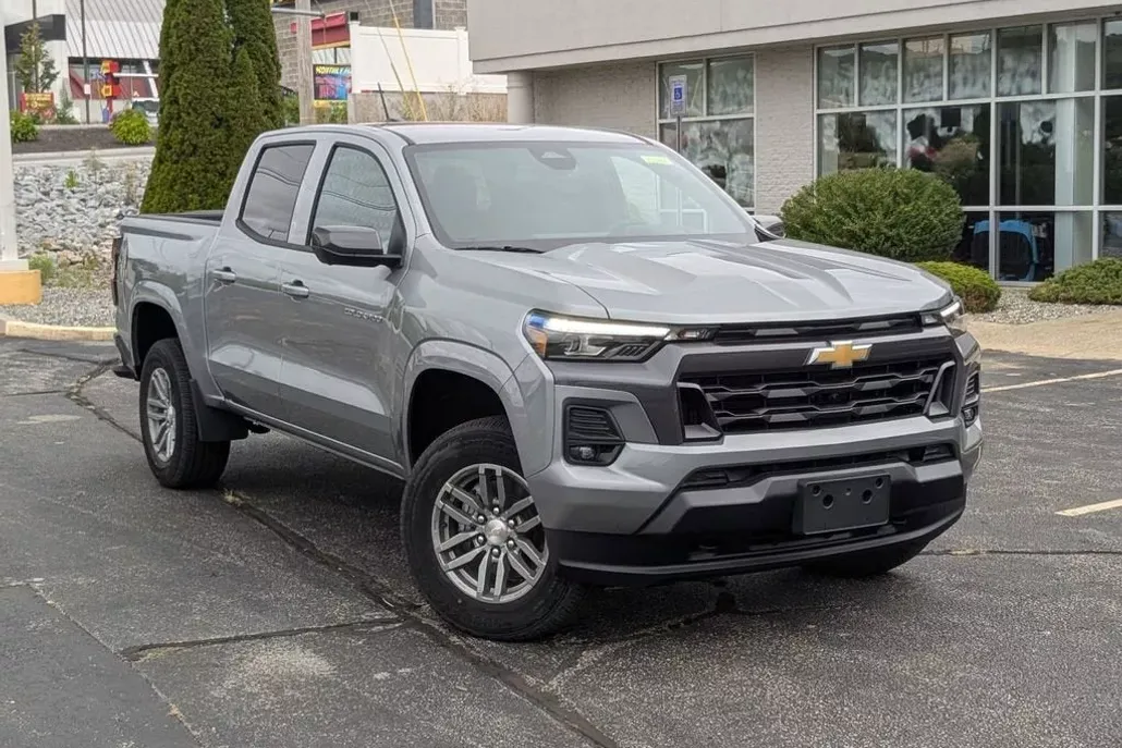 2026 Chevrolet Colorado LT photo 1