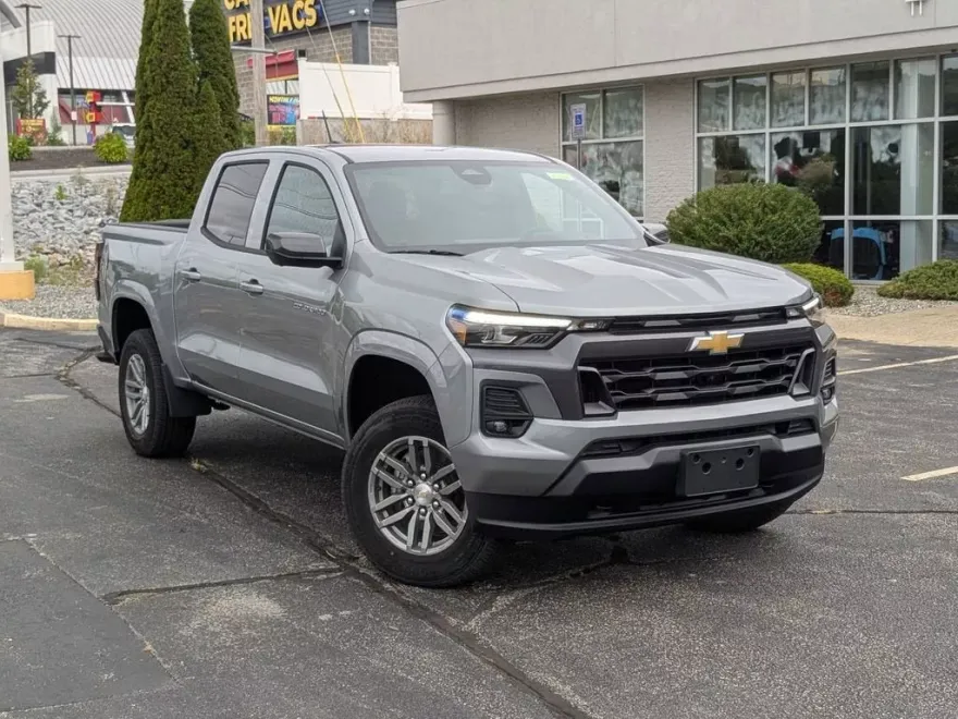 2026 Chevrolet Colorado LT photo 1