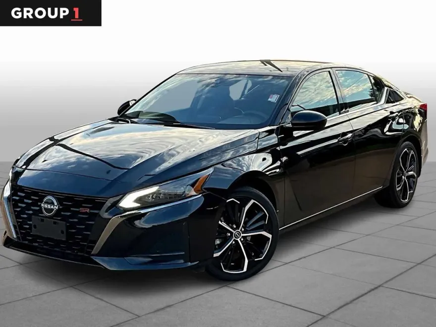 2024 Nissan Altima 2.5 SR photo 1