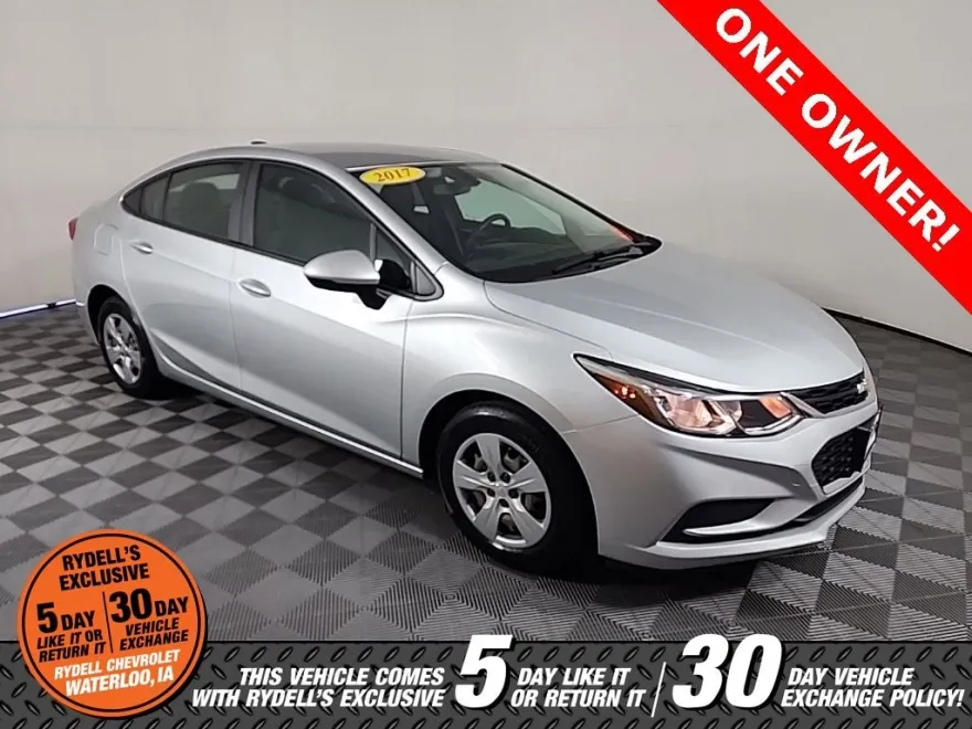 2017 Chevrolet Cruze LS photo 1