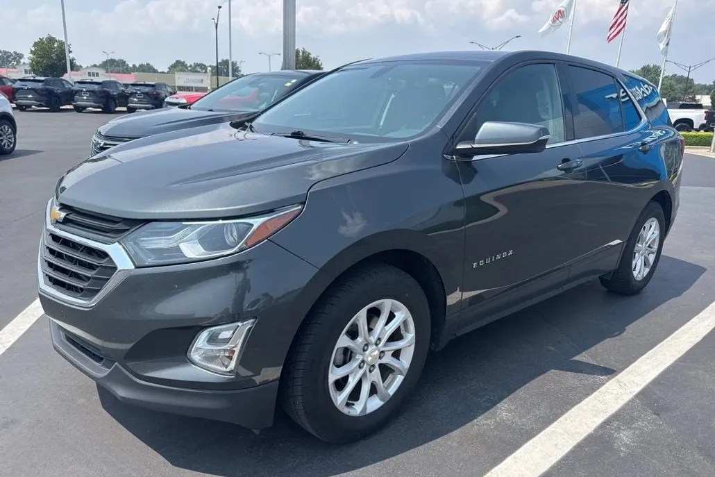 2019 Chevrolet Equinox LT photo 1