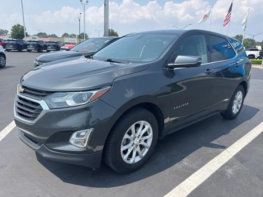 2019 Chevrolet Equinox LT photo 1