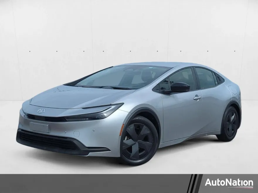2024 Toyota Prius LE photo 1