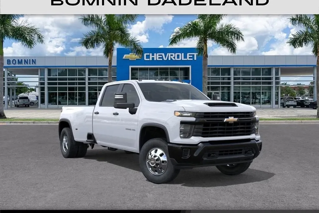 2025 Chevrolet Silverado 3500HD photo 1