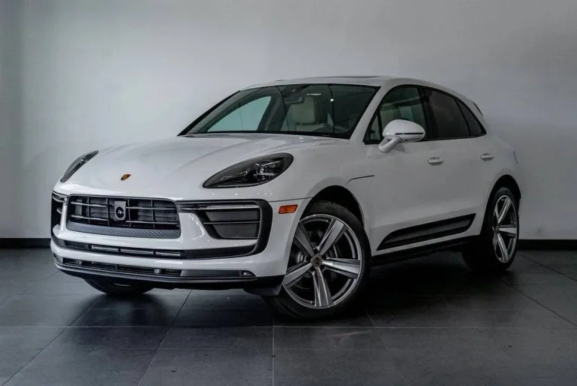 2025 Porsche Macan T photo 1