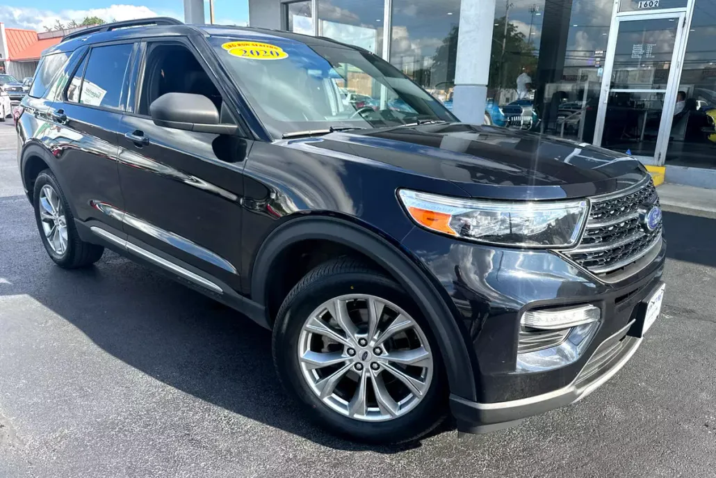 2020 Ford Explorer XLT photo 1