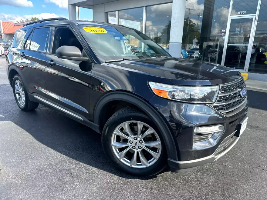 2020 Ford Explorer XLT photo 1