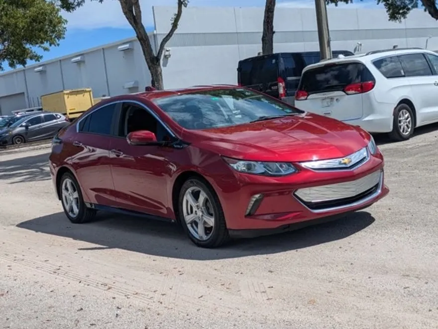 2018 Chevrolet Volt LT photo 1