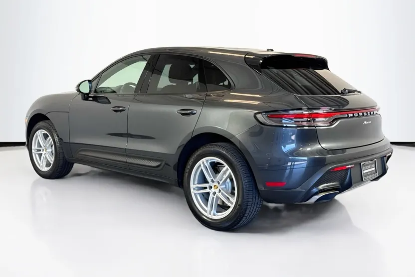 2022 Porsche Macan photo 1