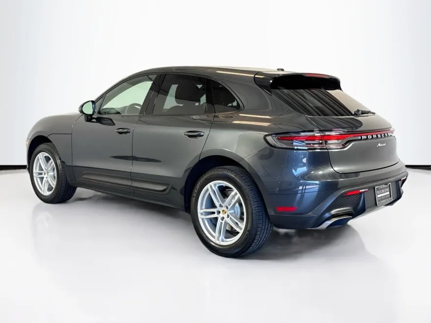 2022 Porsche Macan photo 1