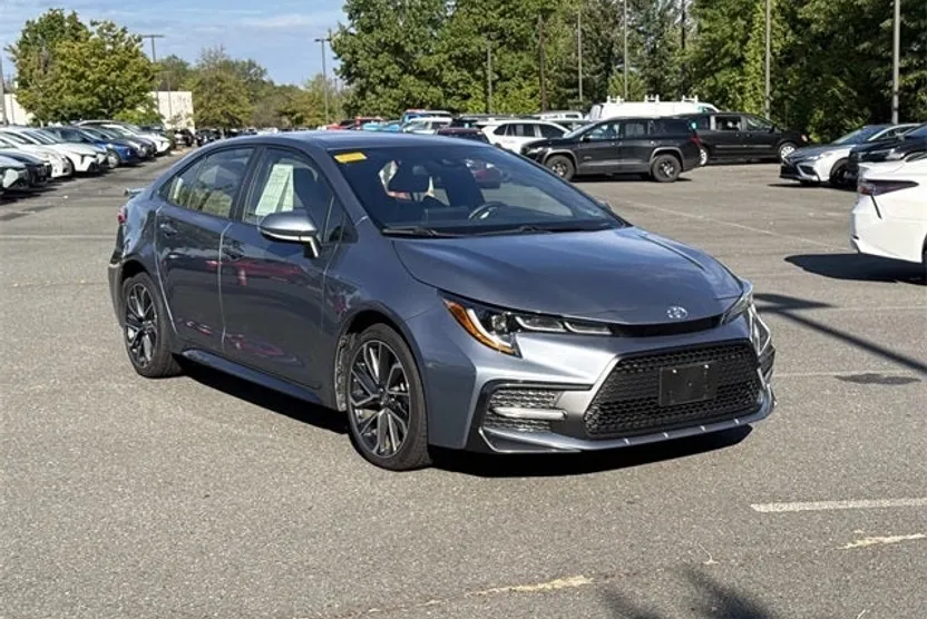 2022 Toyota Corolla SE photo 1