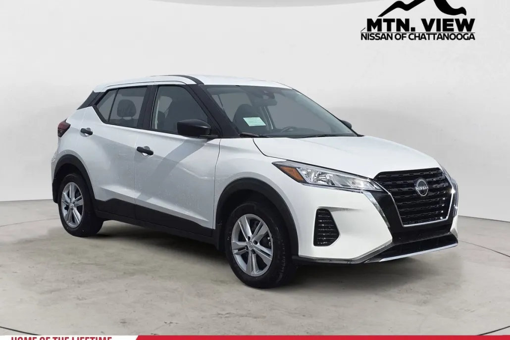 2025 Nissan Kicks Play S photo 1