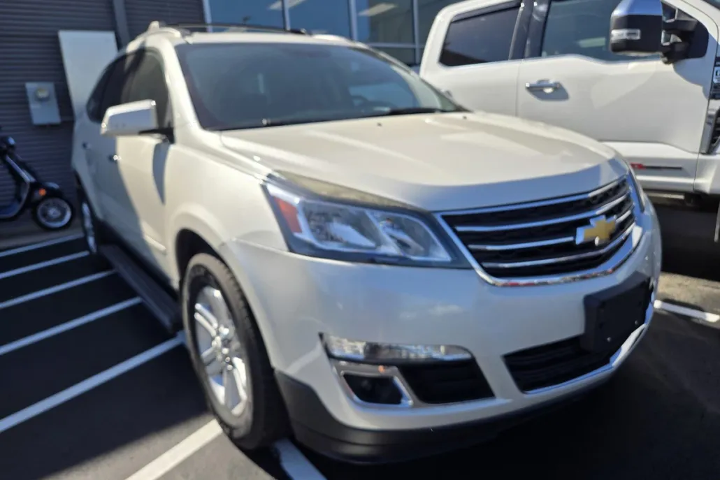 2014 Chevrolet Traverse 1LT photo 1