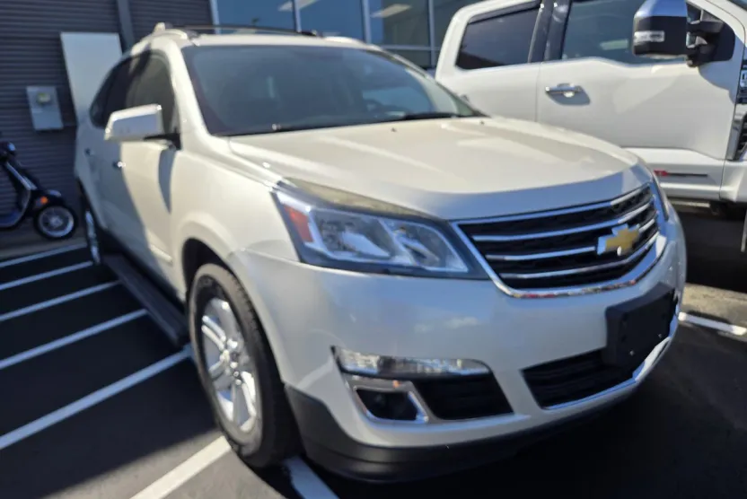 2014 Chevrolet Traverse 1LT photo 1