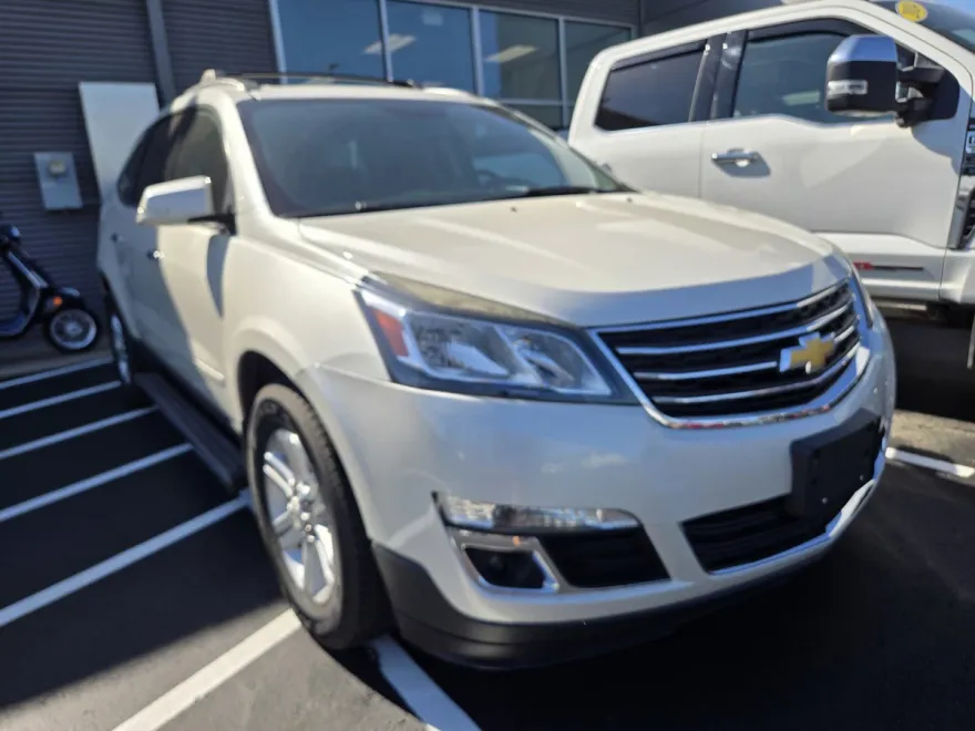2014 Chevrolet Traverse 1LT photo 1