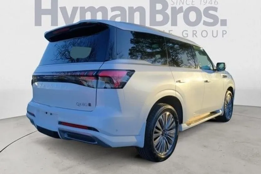 2025 Infiniti QX80 Luxe photo 1
