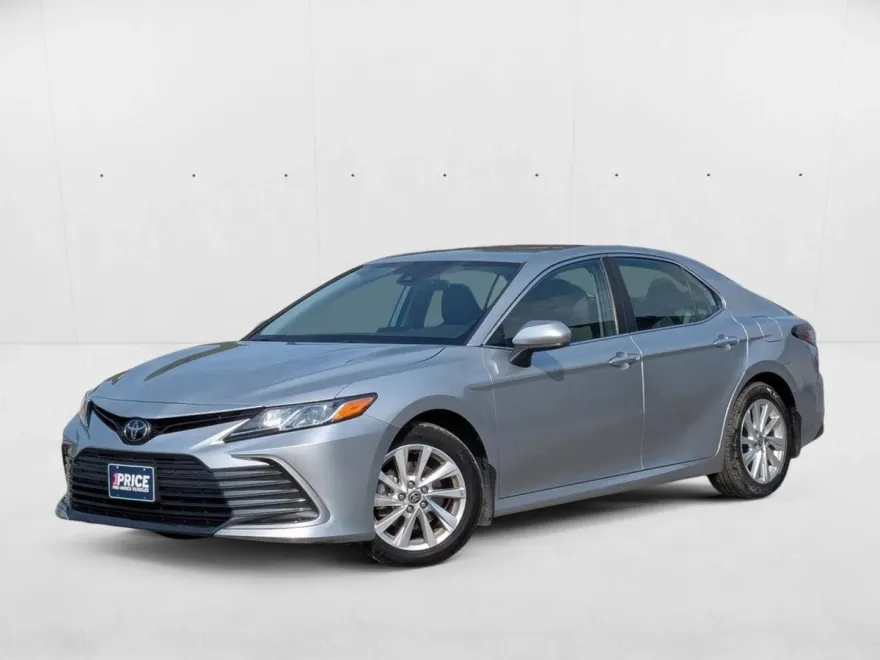 2023 Toyota Camry LE photo 1