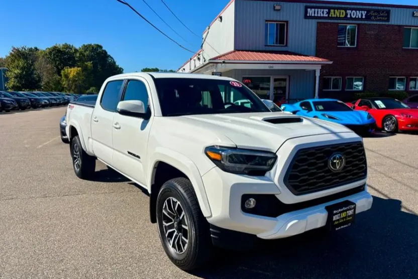 2023 Toyota Tacoma TRD Double Cab V6 photo 1