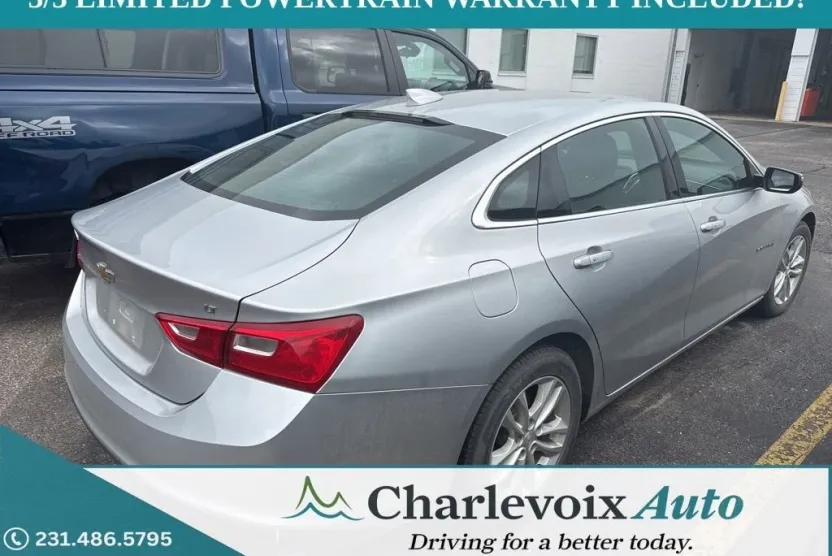 2017 Chevrolet Malibu 1LT photo 1