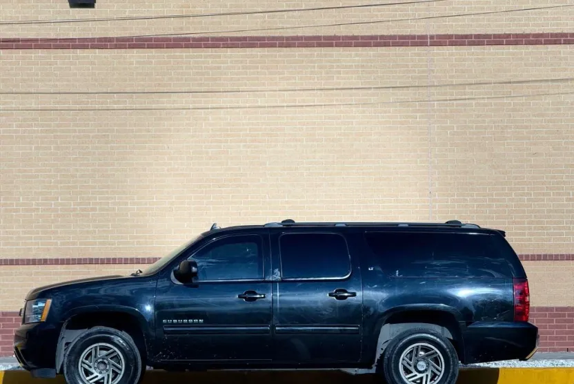 2014 Chevrolet Suburban 1500 LT photo 1