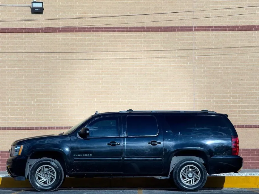 2014 Chevrolet Suburban 1500 LT photo 1