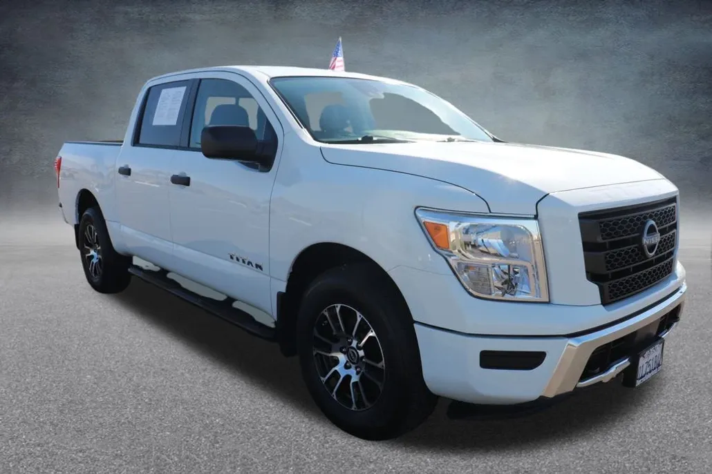 2024 Nissan Titan SV photo 1